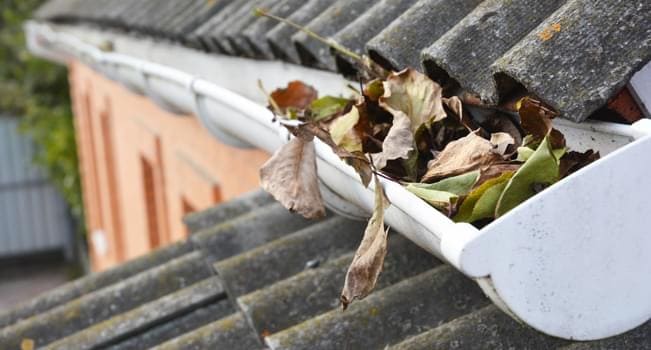 Limpeza de calhas no Iguatemi